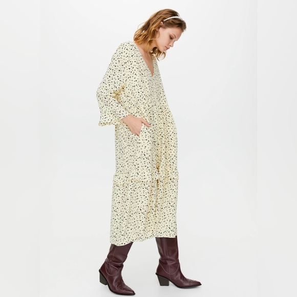 Aritzia Little Moon Spritz Dress - Picture 2 of 7